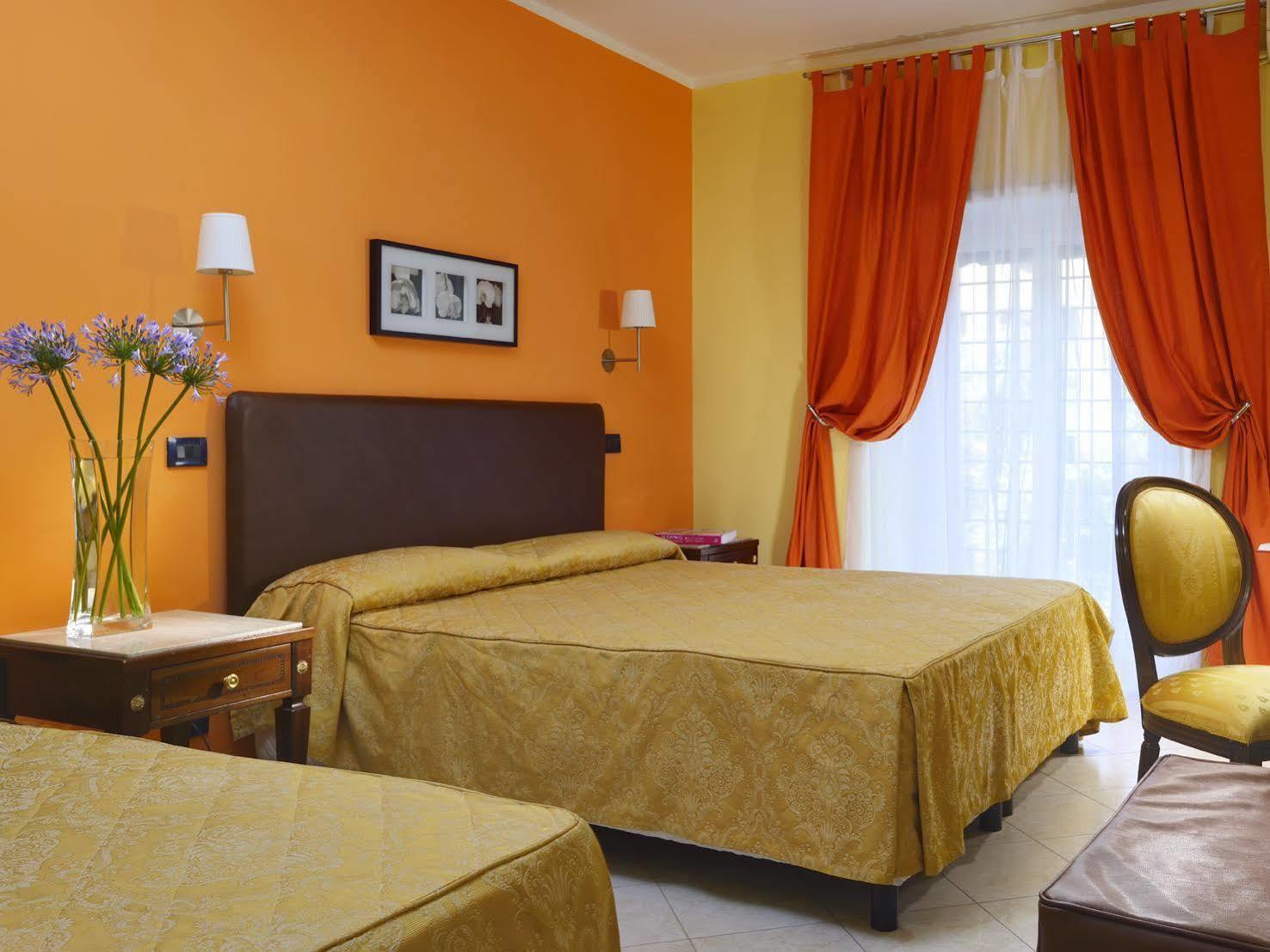 Hotel Tuscolana Roma Dış mekan fotoğraf