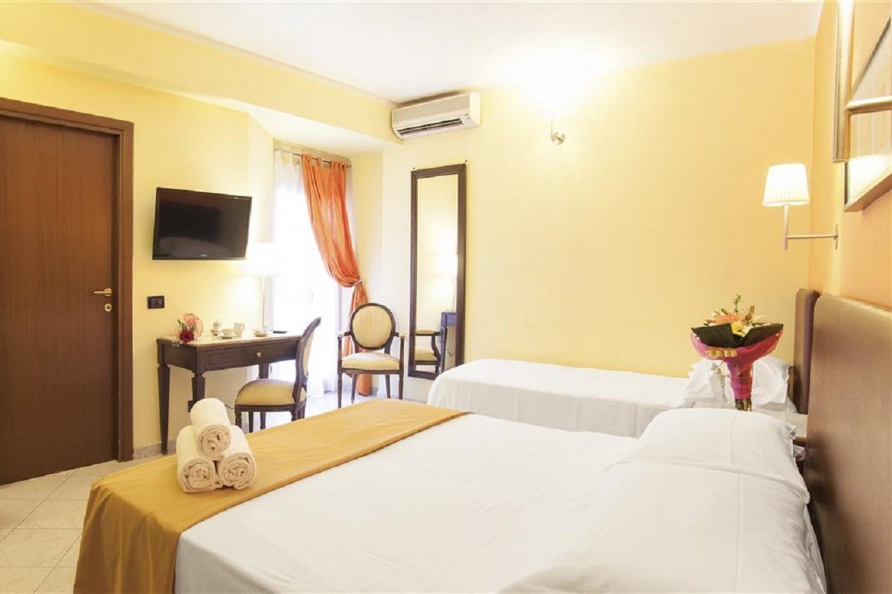 Hotel Tuscolana Roma Dış mekan fotoğraf